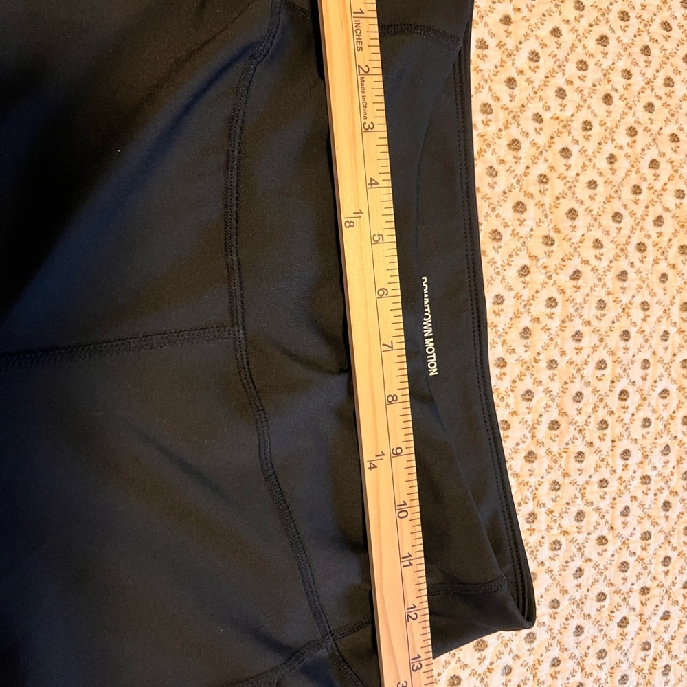 Sleek Black Leggings with Seam Detail